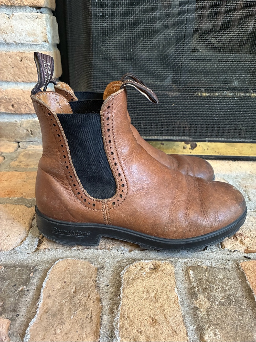 Blundstone Brown Leather Chelsea Ankle Boots with Black Elastic